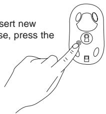 SAITEK M100X MINI WIRELESS MOUSE - Powering the mouse on/off - 1