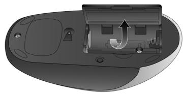 CREATIVE DESKTOP WIRELESS 6000 - Etape I : Insertion des piles dans la souris optiques sans fil Creative - 1