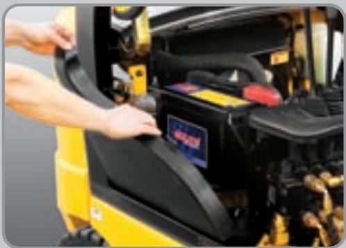 HYUNDAI 15D-7E - Changement aise du filtré à air - 1