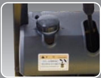 HYUNDAI 15D-7E - Contrôle du niveau d'huile aisé - 1