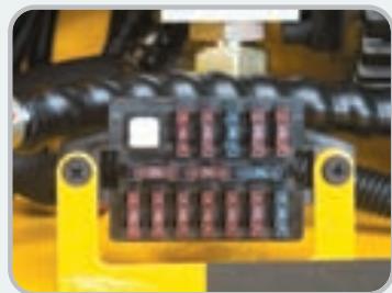 HYUNDAI 16B-7 - Remplacement aisé de la batterie - 3