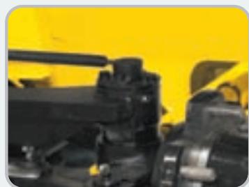 HYUNDAI 16B-7 - Remplacement aisé de la batterie - 5