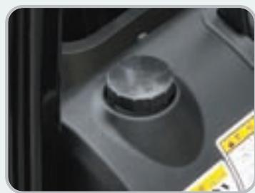 HYUNDAI 16B-7 - Remplacement aisé de la batterie - 6