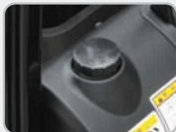 HYUNDAI 22B-7 - Remplacement aisé de la batterie - 6