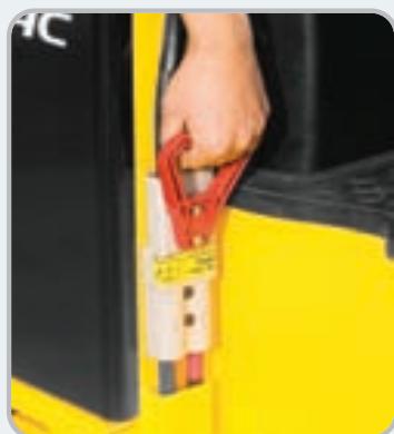 HYUNDAI 22B-7 - Remplacement aisé de la batterie - 2