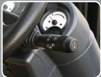 HYUNDAI 35DS-7E - Changement de vitesse aisé et rapide par levier - 1