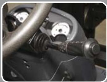 HYUNDAI 50DS-7E - Changement de vitesse aisé et rapide par levier - 1