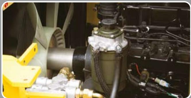 HYUNDAI 50DS-7E - Grande ouverture du capot moteur - 1