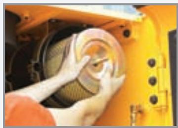 HYUNDAI HL730-7A - Opérations de graissage accessibles - 1