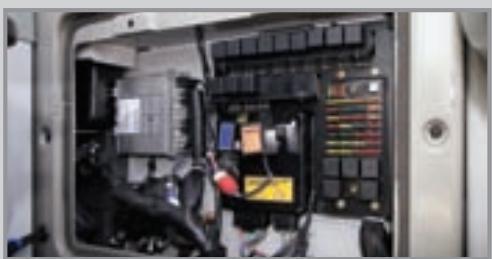 HYUNDAI HL730-7A - Orifice d'huile de transmission - 1
