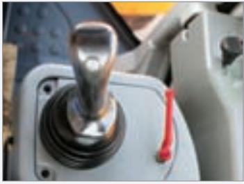 HYUNDAI HL740-7A - Commutateur FNR sur le levier de commande - 1