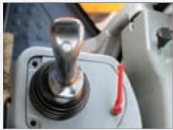 HYUNDAI HL760-7A - Commutateur FNR sur le levier de commande - 1