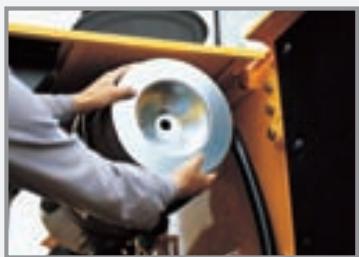 HYUNDAI HL760-7A - Opérations de graissage accessibles - 1