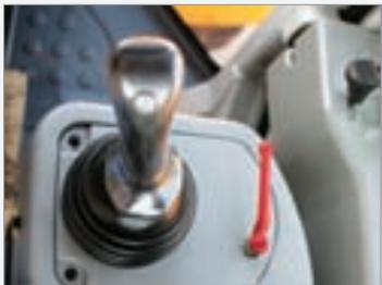 HYUNDAI HL770-7A - Commutateur FNR sur le levier de commande - 1