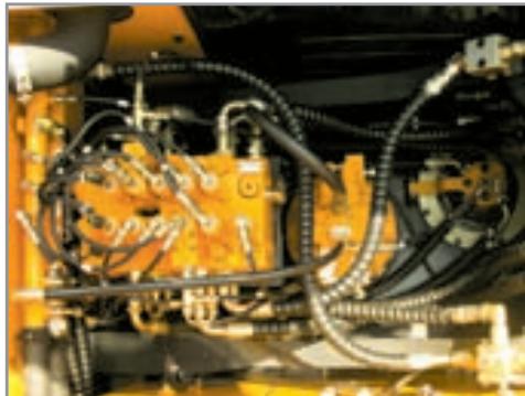 HYUNDAI R140LC-7A - Commande de pivotement puissant et plus précise - 1