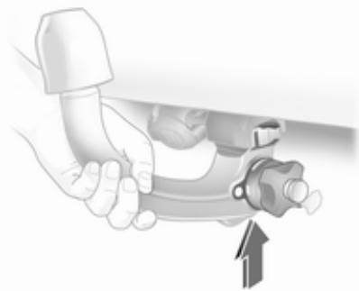 OPEL ASTRA III - Insertion de la barre d'attelage - 1