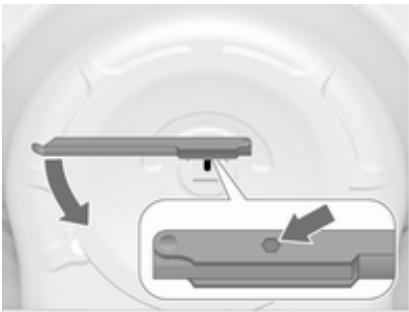 OPEL ASTRA 2012 - Rangement d'une roue endommagée dans le logement de roue de secours, sports tourer - 1