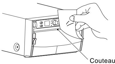 MITSUBISHI P93E - Découper l'extrémité du papier. - 1