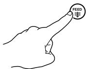 MITSUBISHI P93E - Appuyez sur la touche d'avance papier (FEED). - 1