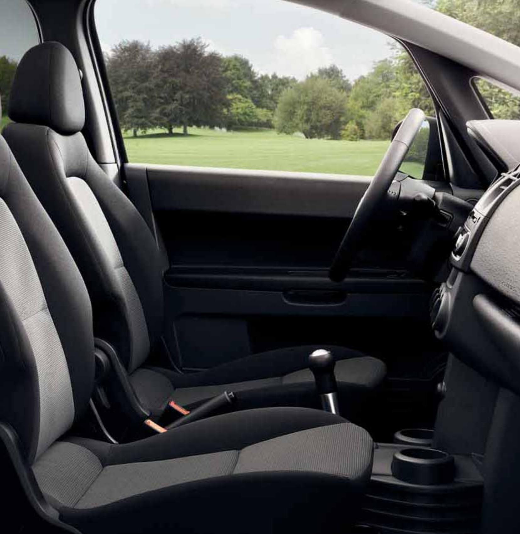 MITSUBISHI COLT - UN ESPACE À VIVRE - 1