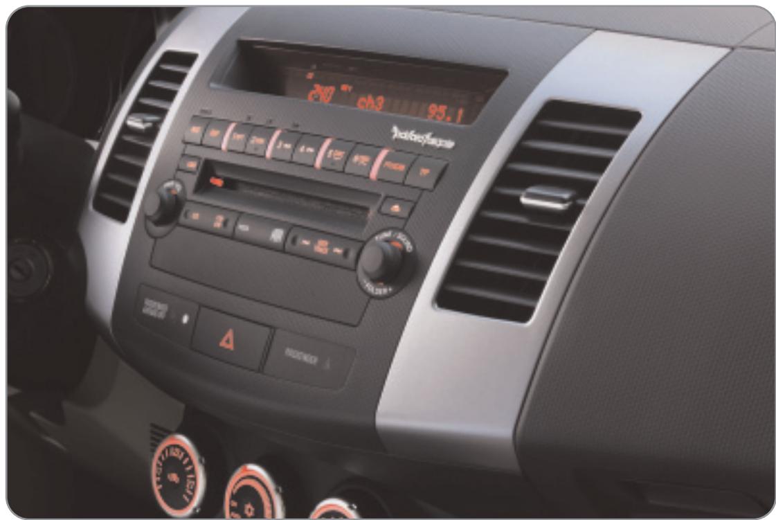 MITSUBISHI OUTLANDER - LE MONDE ENTIER À LA CARTE - 1