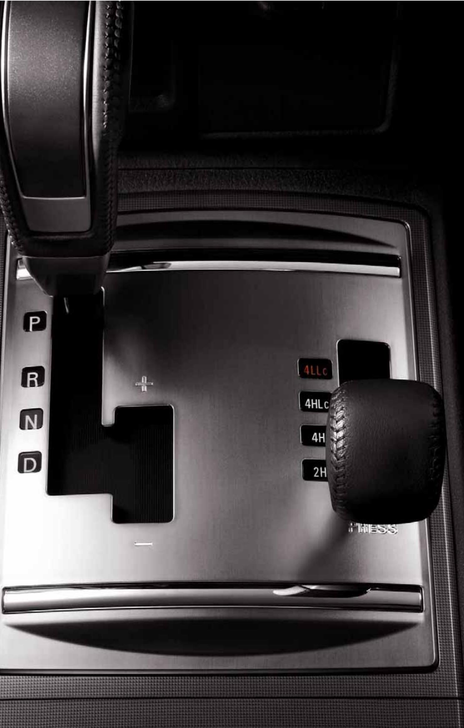MITSUBISHI PAJERO - ESPACE ET STYLE - 2