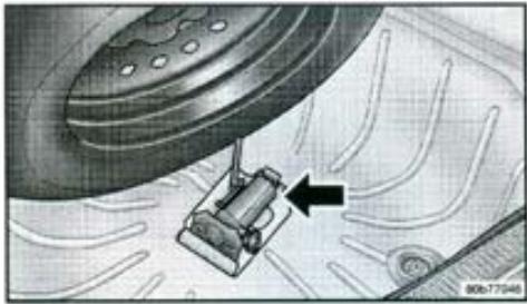 JEEP GRAND CHEROKEE 1999 - Emplacement de la trousse d'outillage - 2