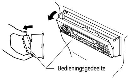 VDO DAYTON MR6000 - Verwijden van het bedienings-gedeelte - 2