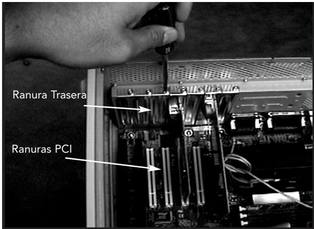 BELKIN 3 PORTS FIREWIRE PCI #F5U503 - Instalación del hardware (continuación) - 1