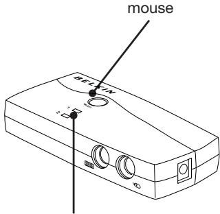 BELKIN F1DB102P2EAB - Vista Anteriore/Posteriore dello Switch KVM a due porte Serie E: Porta monitor PC - 1