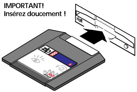 IOMEGA ZIP 100 ATAPI - Insertion de votre disque 100 mo dans le lecteur zip®. - 1