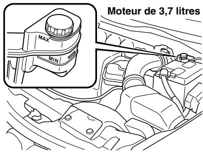 MAZDA 6 - ▼ Vérification du niveau de liquide de frein/embrayage - 2