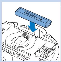 PHILIPS FC8820/01 SMARTPRO ACTIVE - Inserimento della batteria ricaricabile nel robot - 3