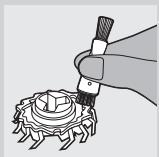 PHILIPS PT720/49 - Nettoyage de l'unité de rasage avec la brosse. - 1