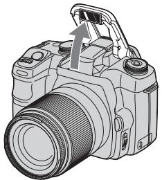 SONY HVL-F36AM - Rimuovere il flash alla fotocamera, quindi sollevare il flash incorporato. - 1