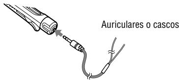 SONY ATRAC3PLUS - Conecte el enchufe de los cascos/ auriculares al mando a distancia firmamente. - 1