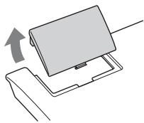 SONY BDV-F700 - Para abrir la trampilla de la cubierta del panel - 2