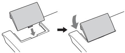 SONY BDV-F700 - Para abrir la trampilla de la cubierta del panel - 3