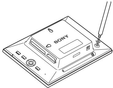 SONY DPF-A72N - Installation du pied - 1