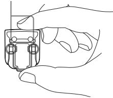 SONY DPF-A72N - Débranchement de l'adaptateur secteur de la prise murale - 2