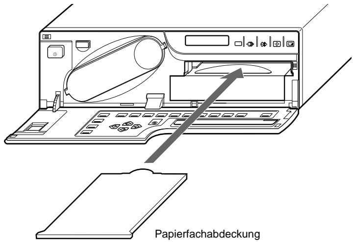 SONY UP-50 - So bringen Sie die Papierfachabdeckung, das Papierfach und die Farbbandkassette an - 2