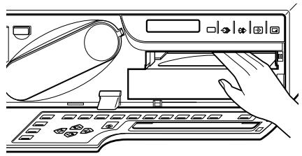SONY UP-50 - Vérifiez s'il existe un bourrage de papier dans l'imprimante. Si vous détectez une feuille coincée, retirez-la délicatement du réceptacle à papier. - 1