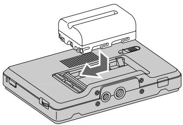 SONY CLM-V55 - Fixation de la batterie - 1