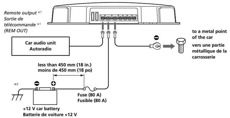Remote output *1 Sortie de télécommande *1 (REM OUT) Car audio unit Autoradio to a metal point of the car vers une partie métaillique de la carrosserie less than 450 mm (18 in.) moins de 450 mm (18 po) *2 +12 V car battery Batterie de voiture +12 V Fuse (80 A) Fusible (80 A)