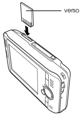 EPSON P-2000 - Mise en place d'une carte mémoire dans l'emplacement pour carte SD - 1