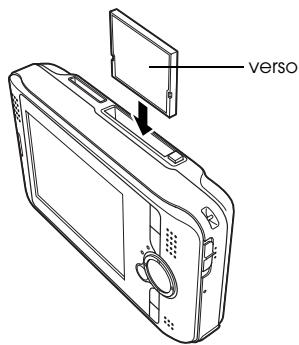 EPSON P-4000 - Mise en place d'une carte mémoire dans l'emplacement pour carte CF - 1