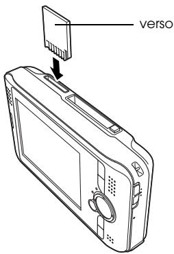 EPSON P-4000 - Mise en place d'une carte mémoire dans l'emplacement pour carte SD - 1