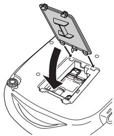 EPSON EMP-TW10 - Replacez le couvercle de la lampe. - 1