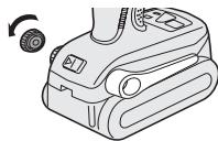 PANASONIC EY7440 - Para cambiar el lugar de ubicación del gancho de cinturón - 2