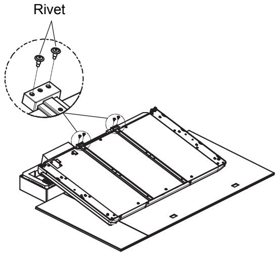 PANASONIC UB-5338C - Retirer les quatre rivets. - 1